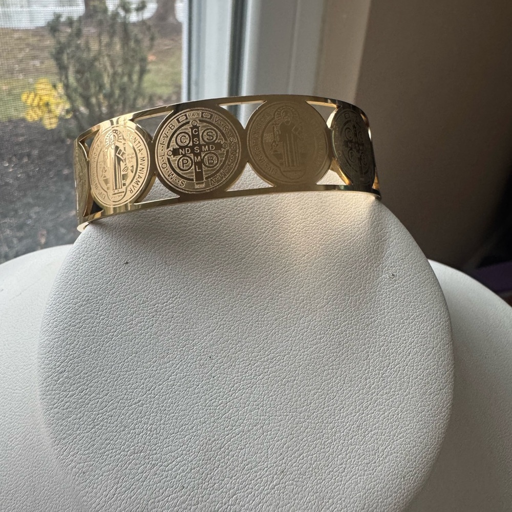 Chic Gold Coin Cuff Bracelet - Picture 13 of 14